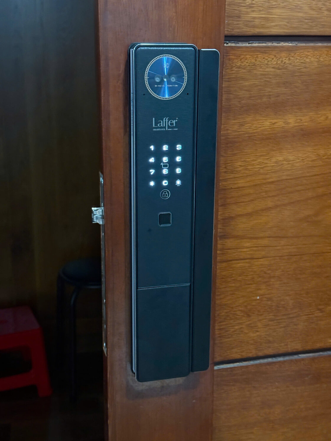 Mặt trước khóa nhận diện gương mặt Laffer FD08